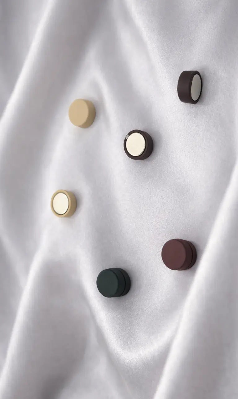 Hijab Magnet Pins – Set aus 12 bunten Magneten für sicheren Halt ohne Nadeln (HP12)