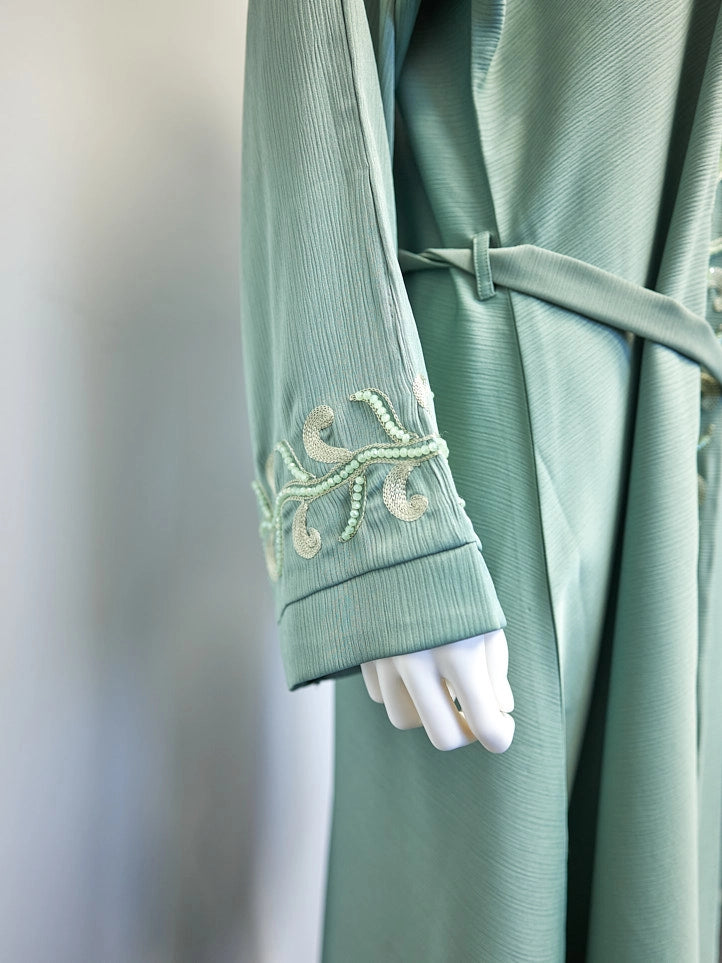 Elegantes Langarm Kleid mit Stickerei