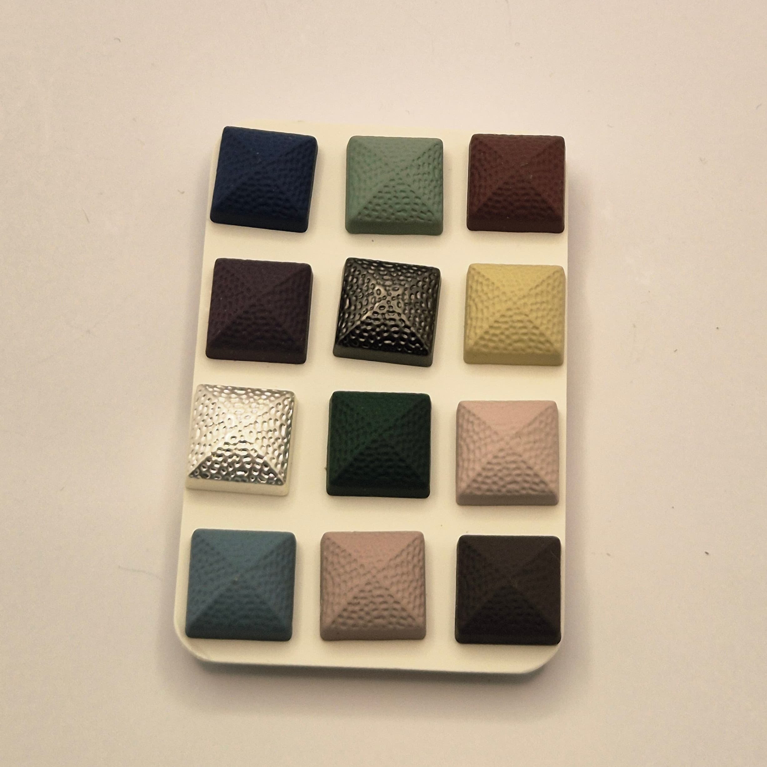 Magnetische Hijabclips im 12er Set – Elegante Textur-Designs in verschiedenen Farben (M12)