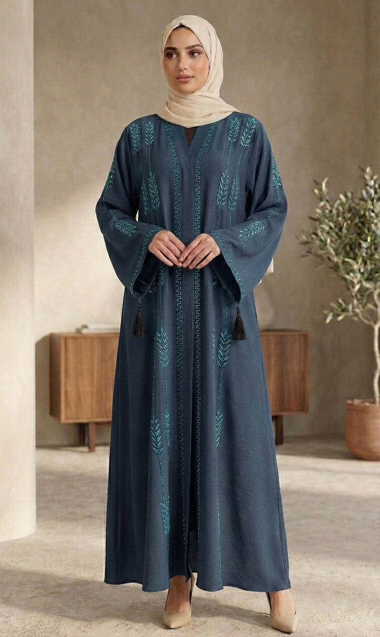 Abaya mit kunstvoller Stickerei und Quasten
