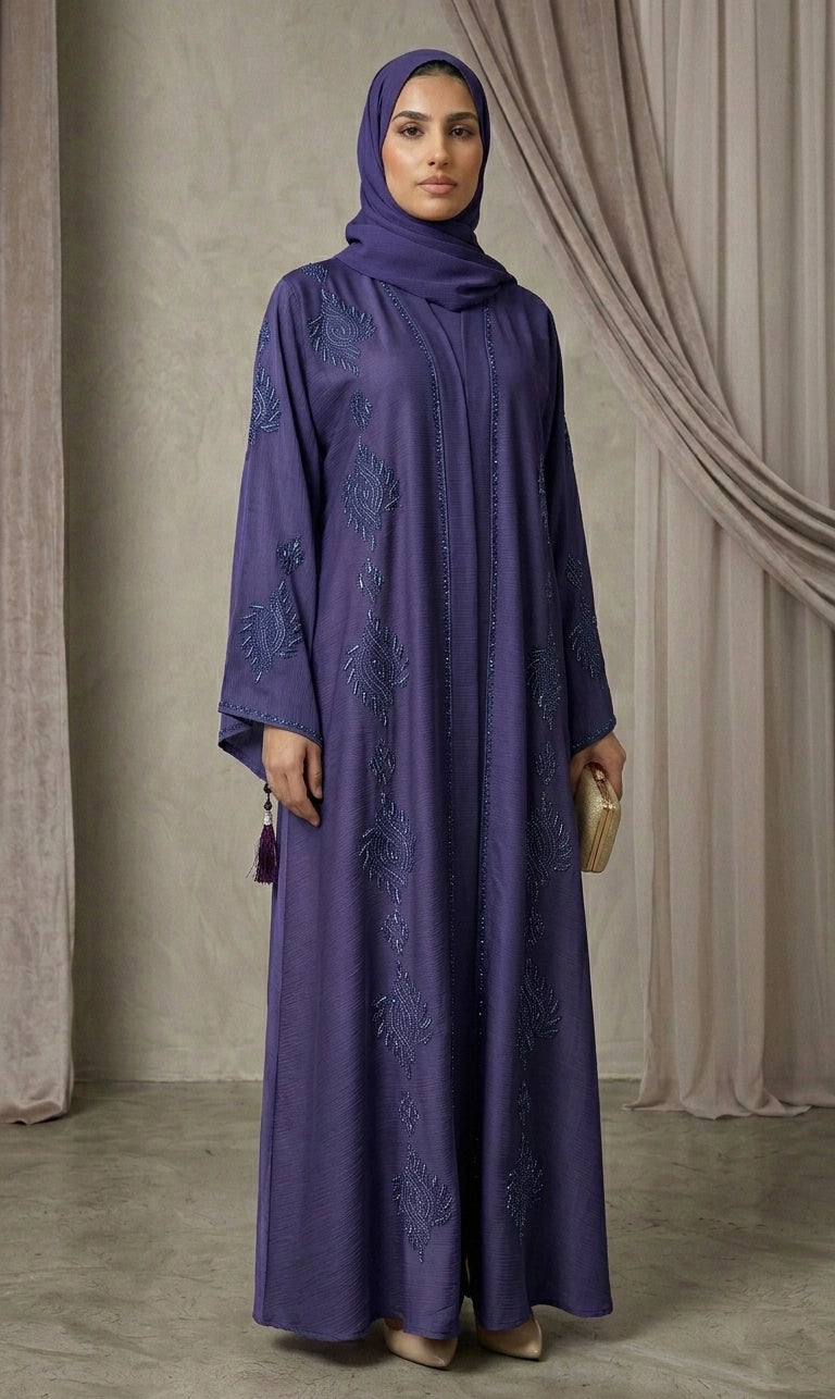 Abaya mit feiner Stickerei und weitem Schnitt