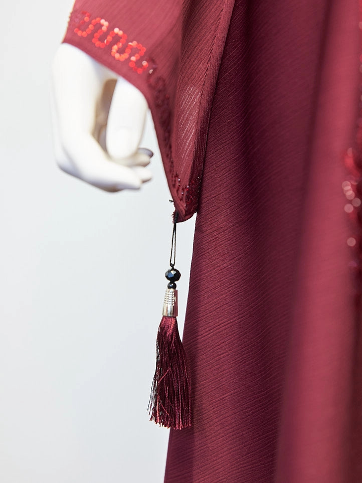 Abaya mit kunstvoller Stickerei und Quasten