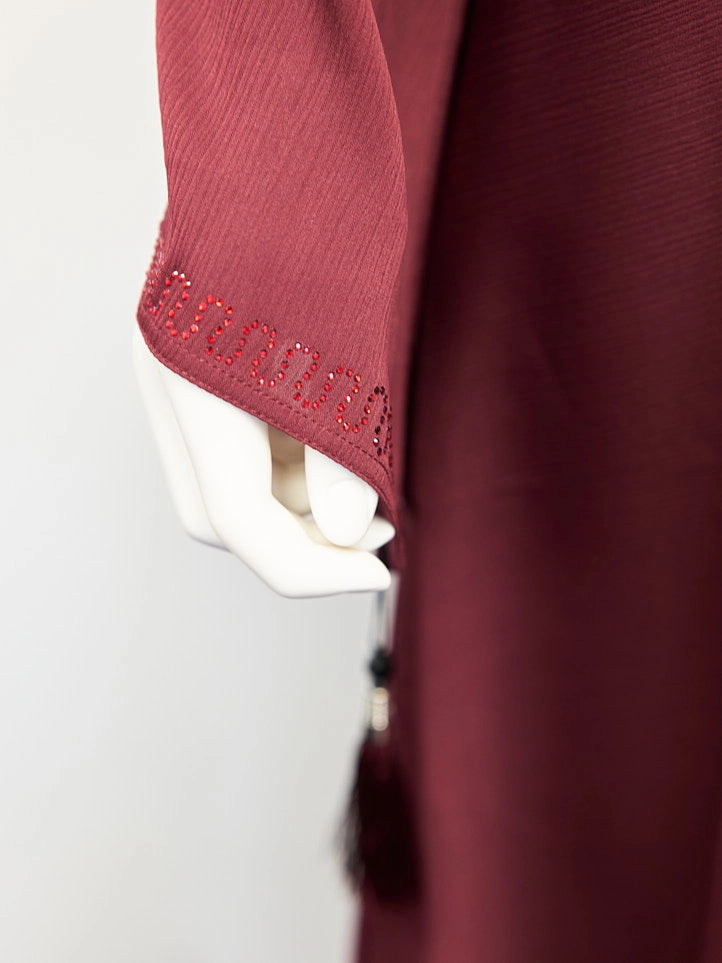 Abaya mit kunstvoller Stickerei und Quasten