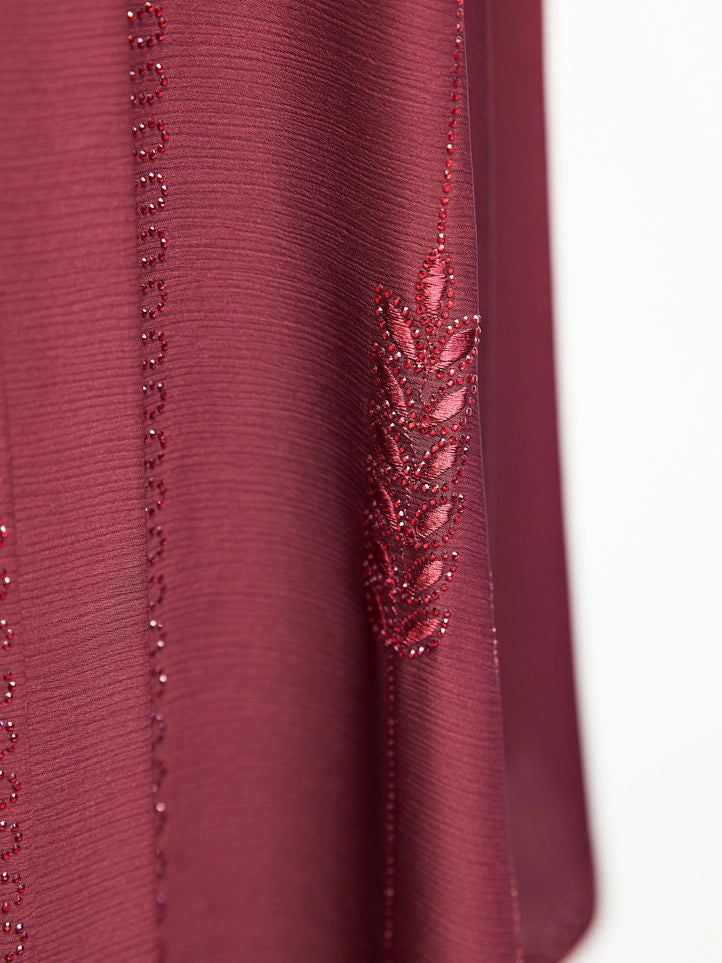 Abaya mit kunstvoller Stickerei und Quasten