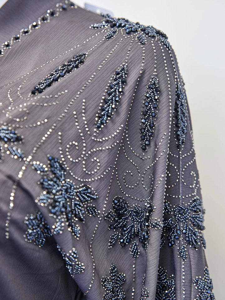 Elegante bestickte Abaya mit Gürtel