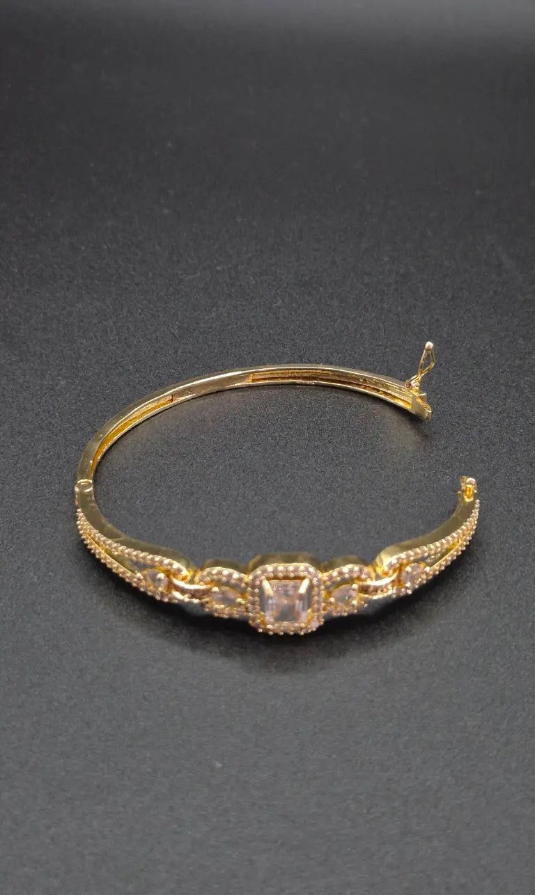 Zarina – Elegantes Zirkonia Armband in Gold-Optik