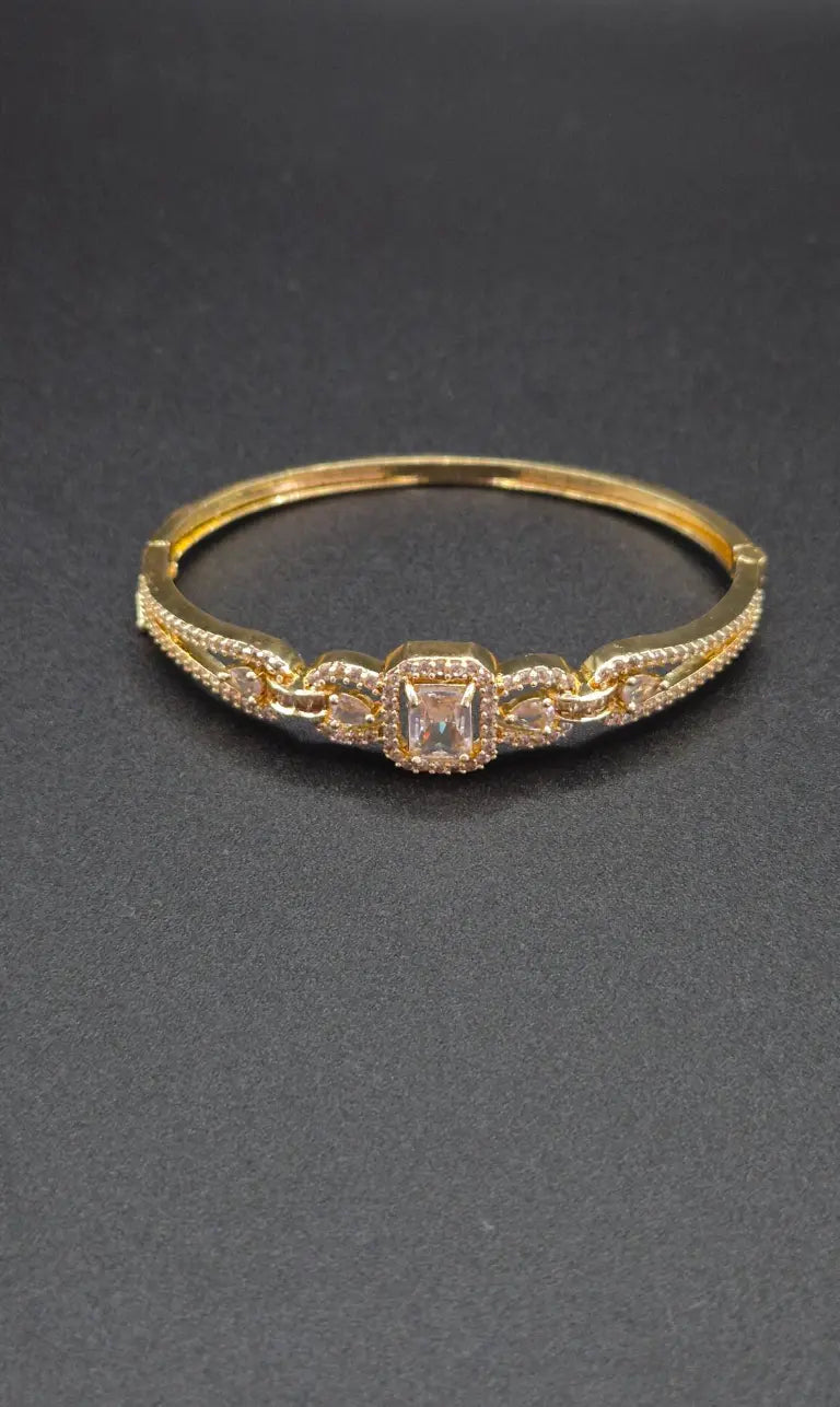 Zarina – Elegantes Zirkonia Armband in Gold-Optik