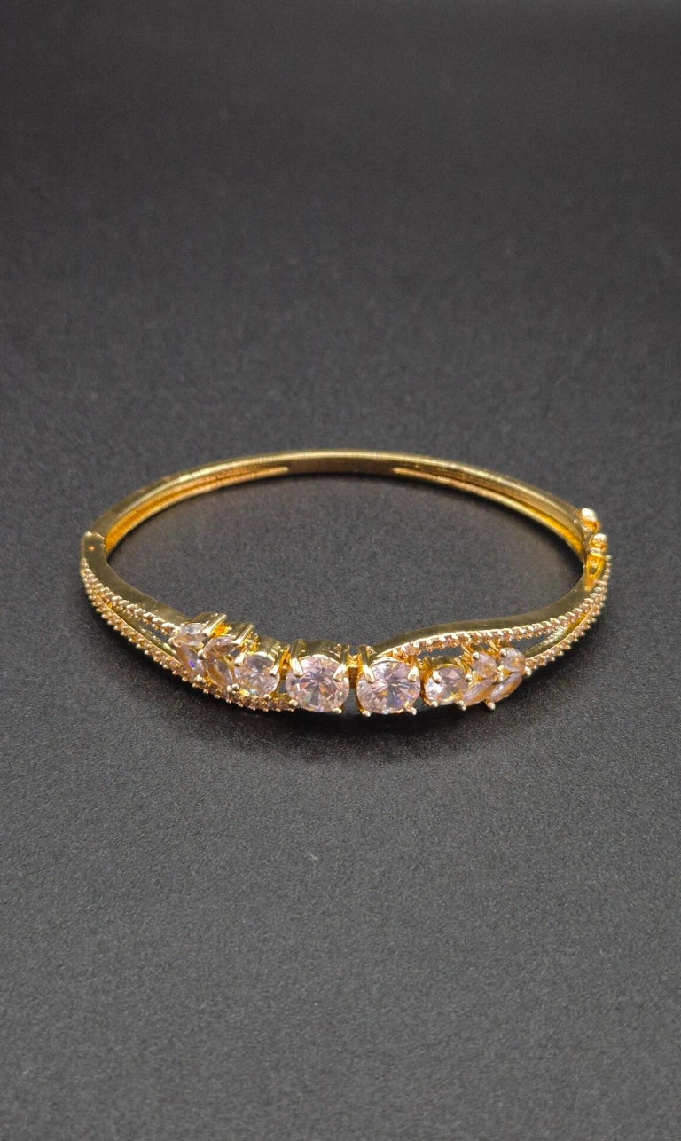 Yasmin – Elegantes Zirkonia Armband in Gold-Optik
