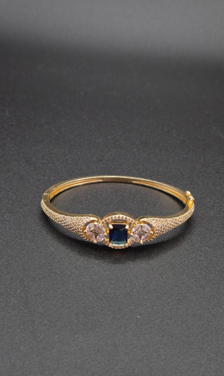 Malika – Elegantes Zirkonia Armband in Gold-Optik