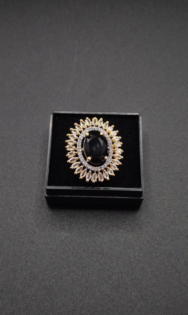 Elara – Zirkonia Ring in Gold-Silber-Optik