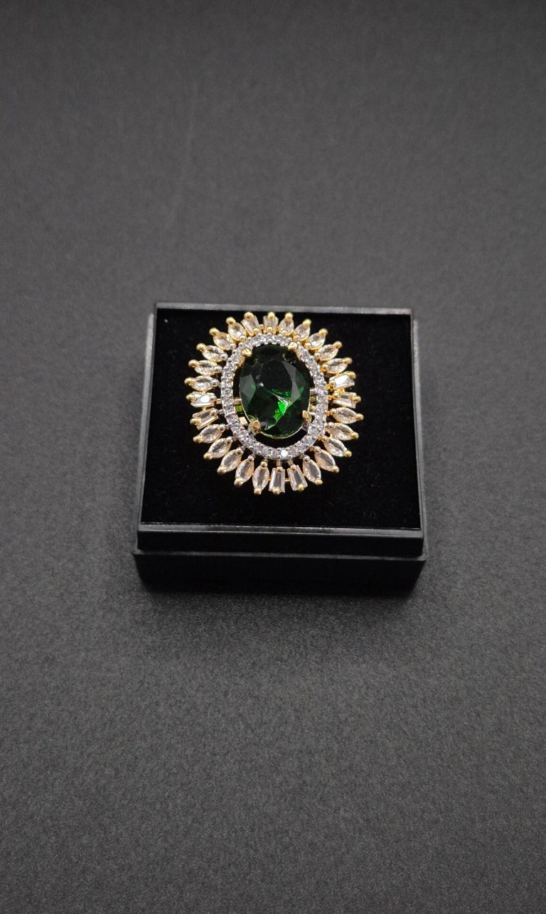 Elara – Zirkonia Ring in Gold-Silber-Optik