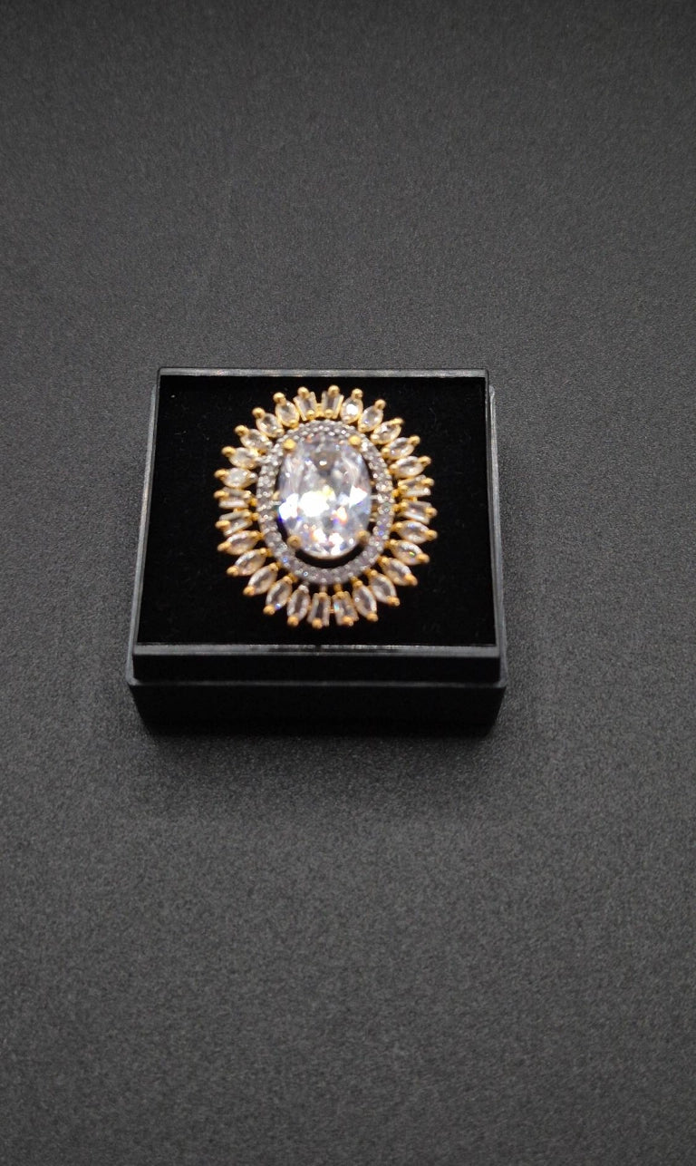 Elara – Zirkonia Ring in Gold-Silber-Optik