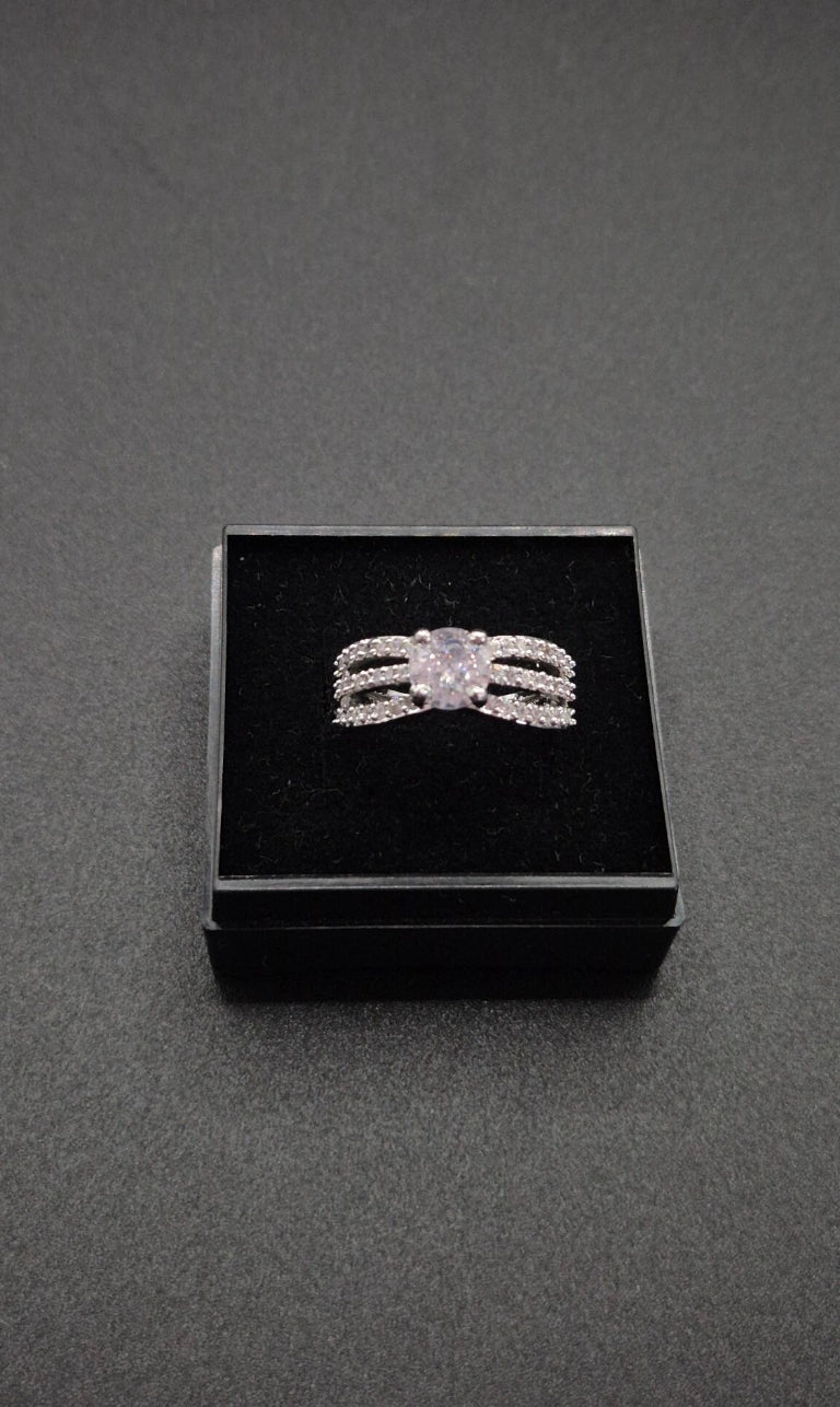 Yasmina – Zirkonia Ring in Silber-Optik