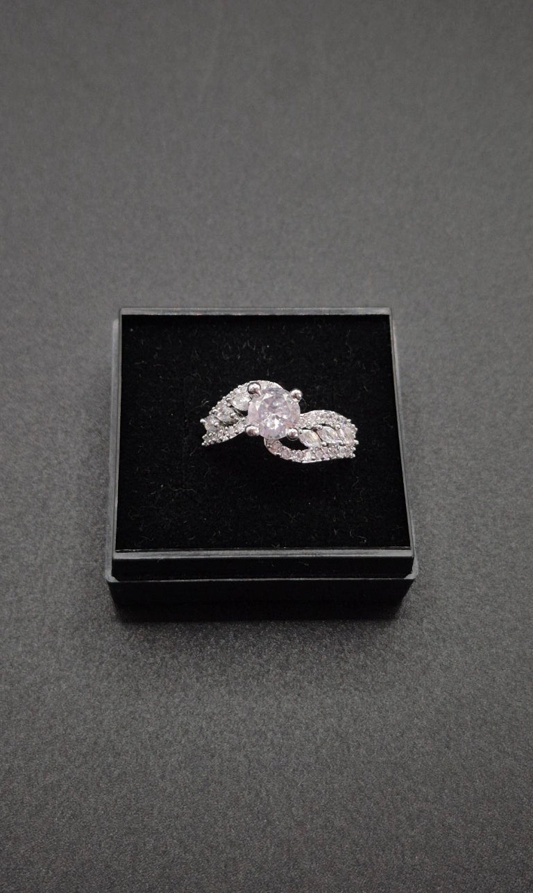 Selina – Zirkonia Ring in Silber-Optik
