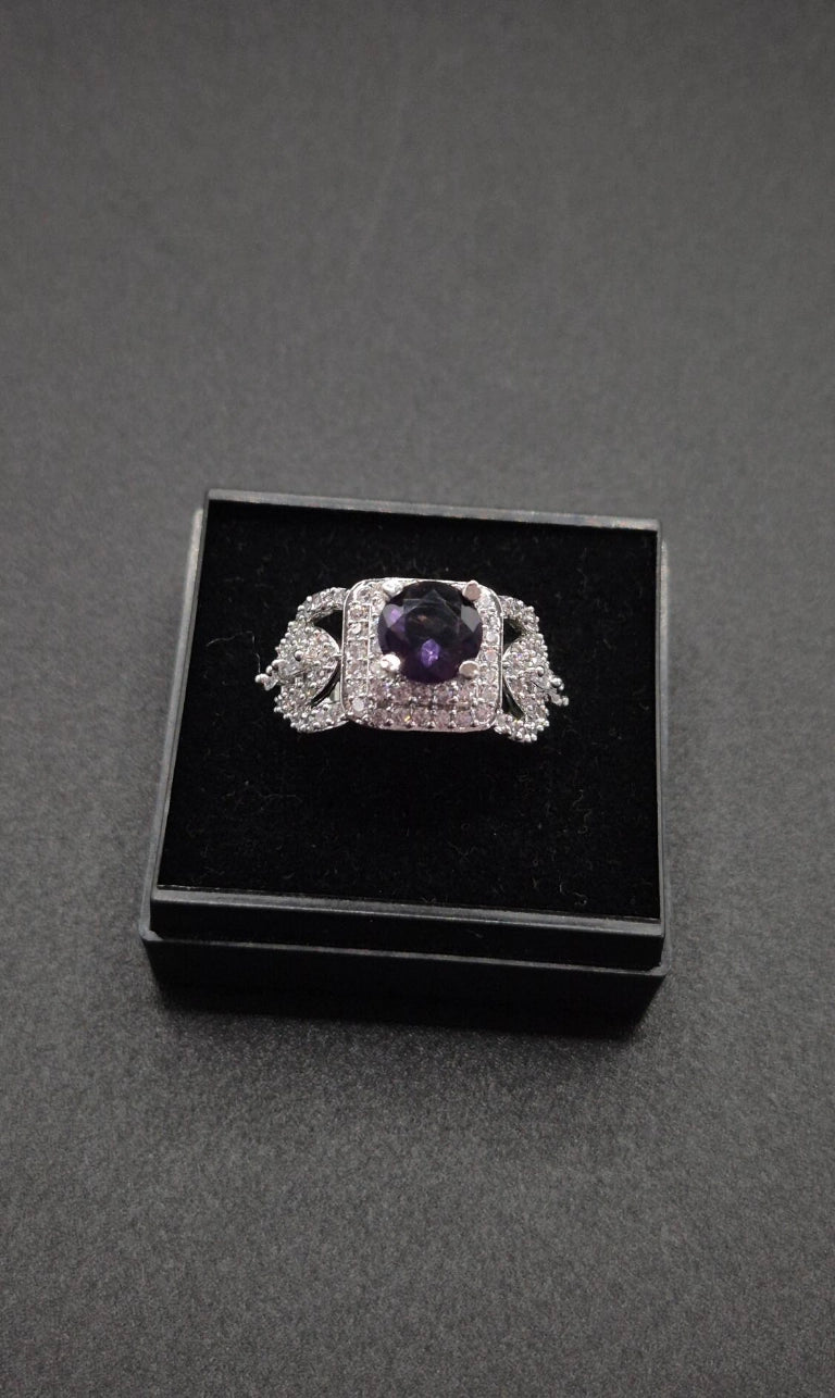Leana – Zirkonia Ring in Silber-Optik