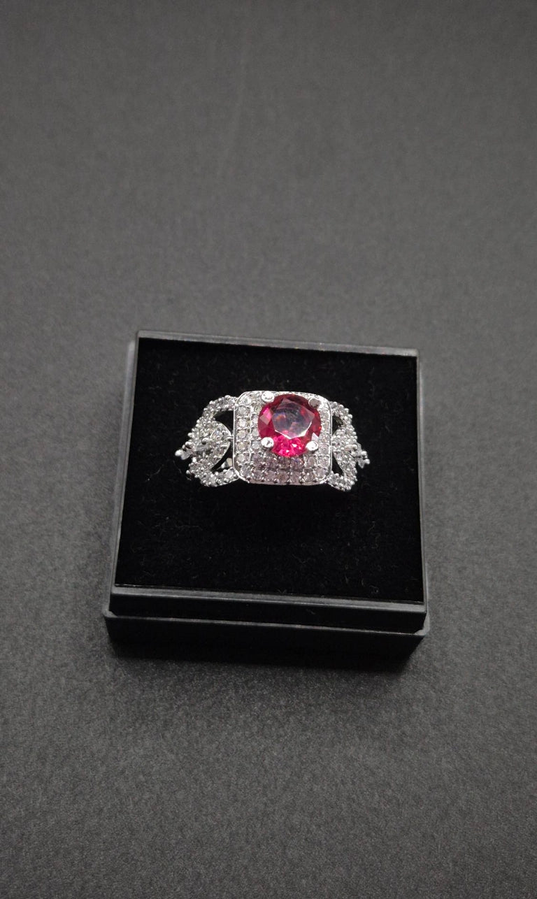 Leana – Zirkonia Ring in Silber-Optik
