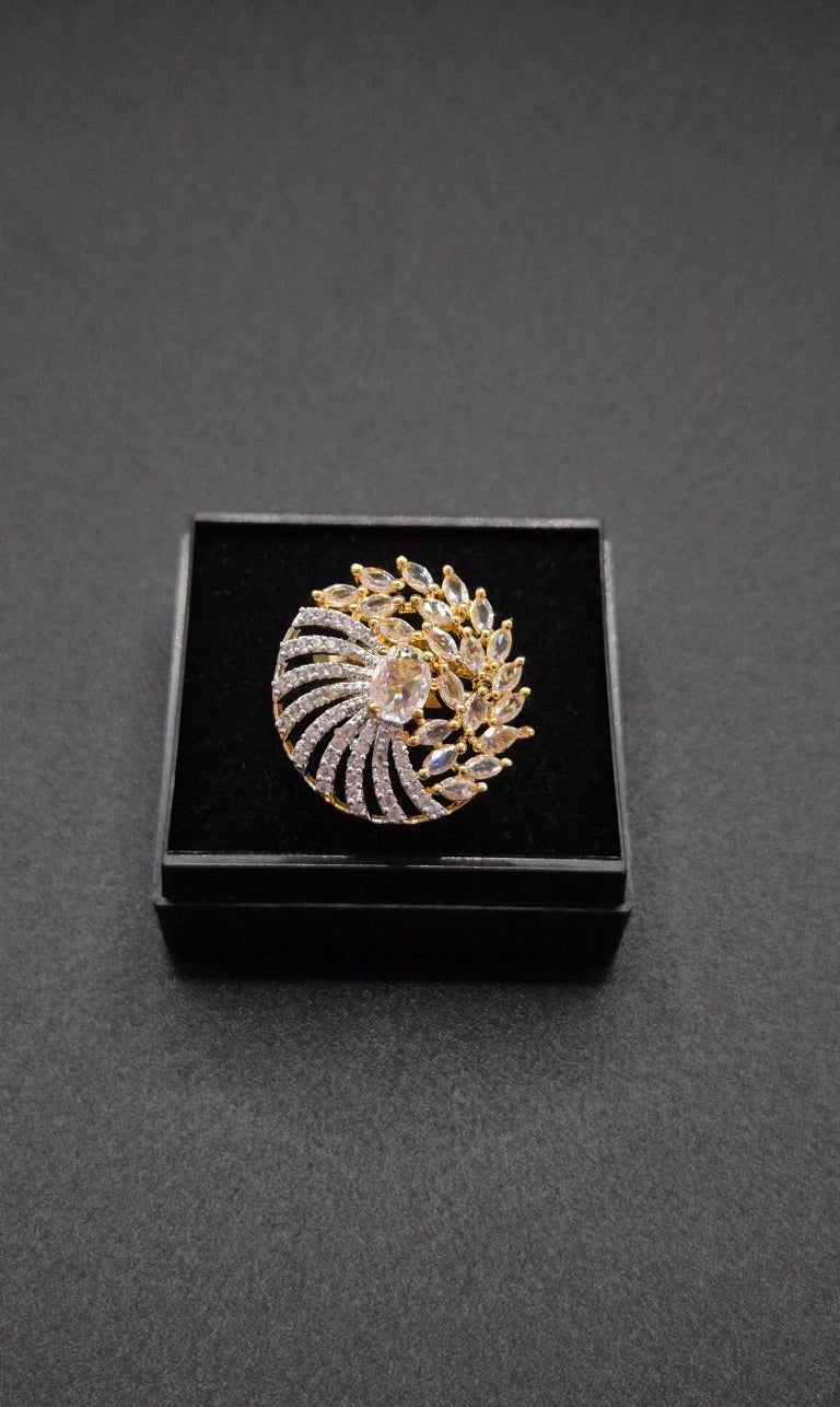 Tahira – Zirkonia Ring in Gold-Silber-Optik