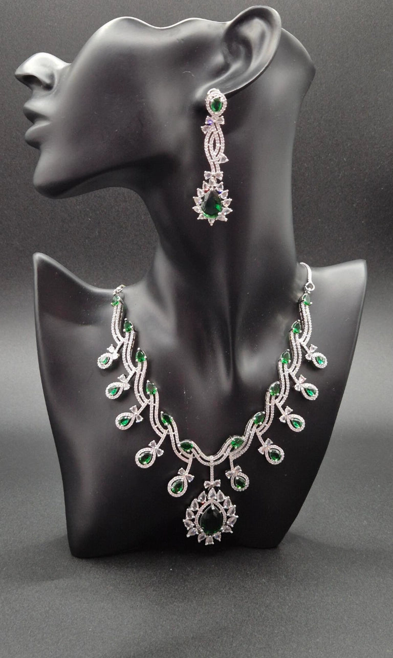 Luxuriöses Zirkonia Schmuckset Damen im Royal-Design – Halskette, Ohrringe & Stirnschmuck für Hochzeit und besondere Anlässe