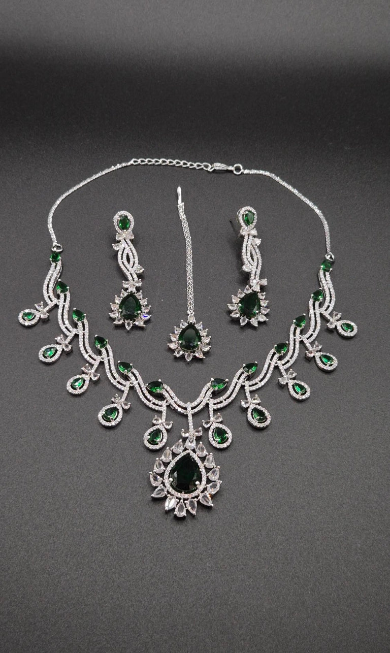 Luxuriöses Zirkonia Schmuckset Damen im Royal-Design – Halskette, Ohrringe & Stirnschmuck für Hochzeit und besondere Anlässe