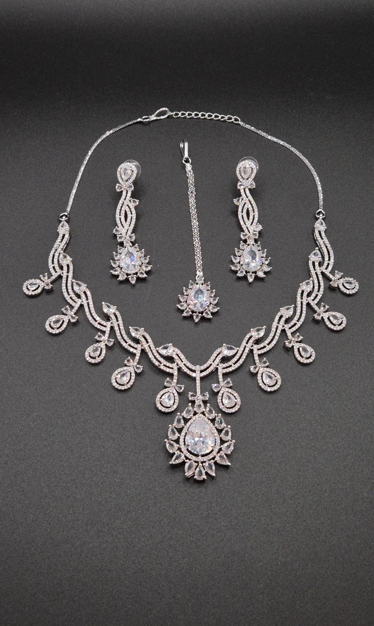 Luxuriöses Zirkonia Schmuckset Damen im Royal-Design – Halskette, Ohrringe & Stirnschmuck für Hochzeit und besondere Anlässe
