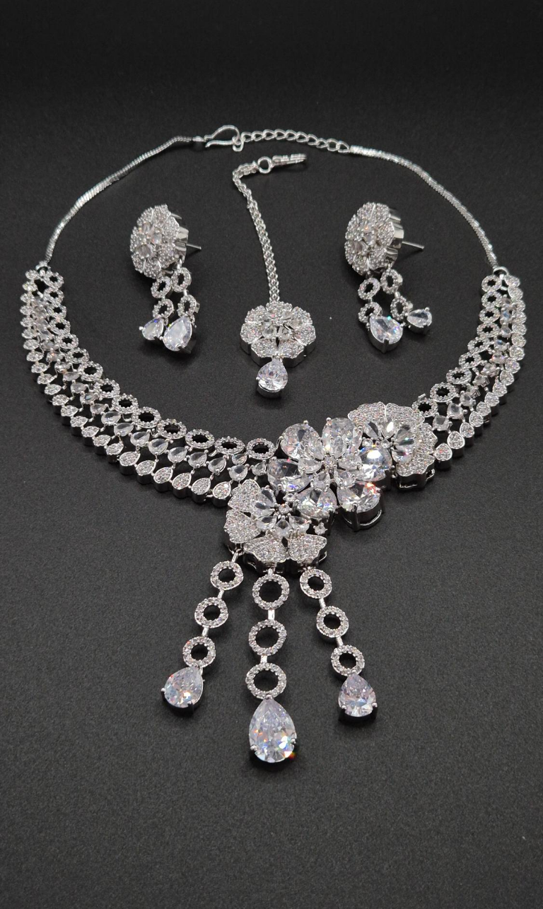 Luxuriöses Zirkonia Schmuckset Damen im Blütenkaskaden-Design – Halskette, Ohrringe & Stirnschmuck für Hochzeit und besondere Anlässe