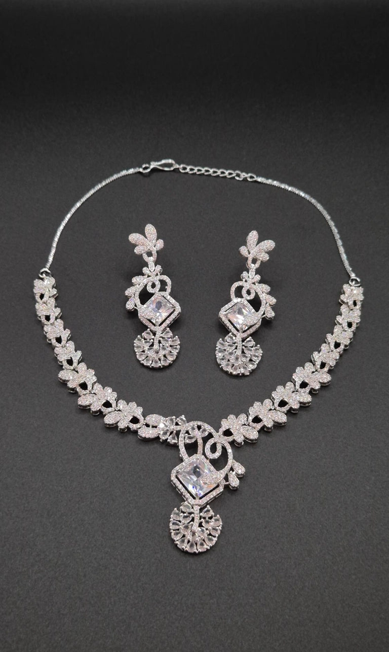 Elegantes Zirkonia Schmuckset Damen im Arabesken-Design – Halskette & Ohrringe für Hochzeit und besondere Anlässe