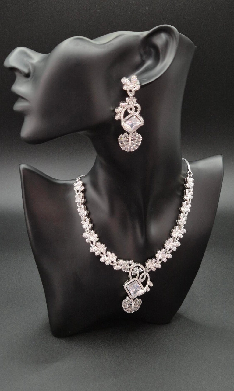 Elegantes Zirkonia Schmuckset Damen im Arabesken-Design – Halskette & Ohrringe für Hochzeit und besondere Anlässe