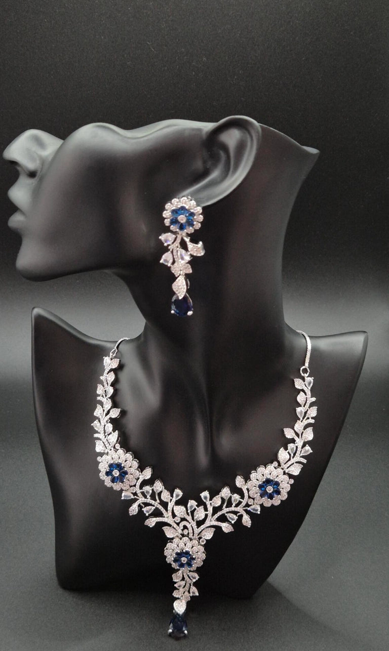 Elegantes Zirkonia Schmuckset Damen im Rosen-Design – Halskette & Ohrringe für Hochzeit und besondere Anlässe