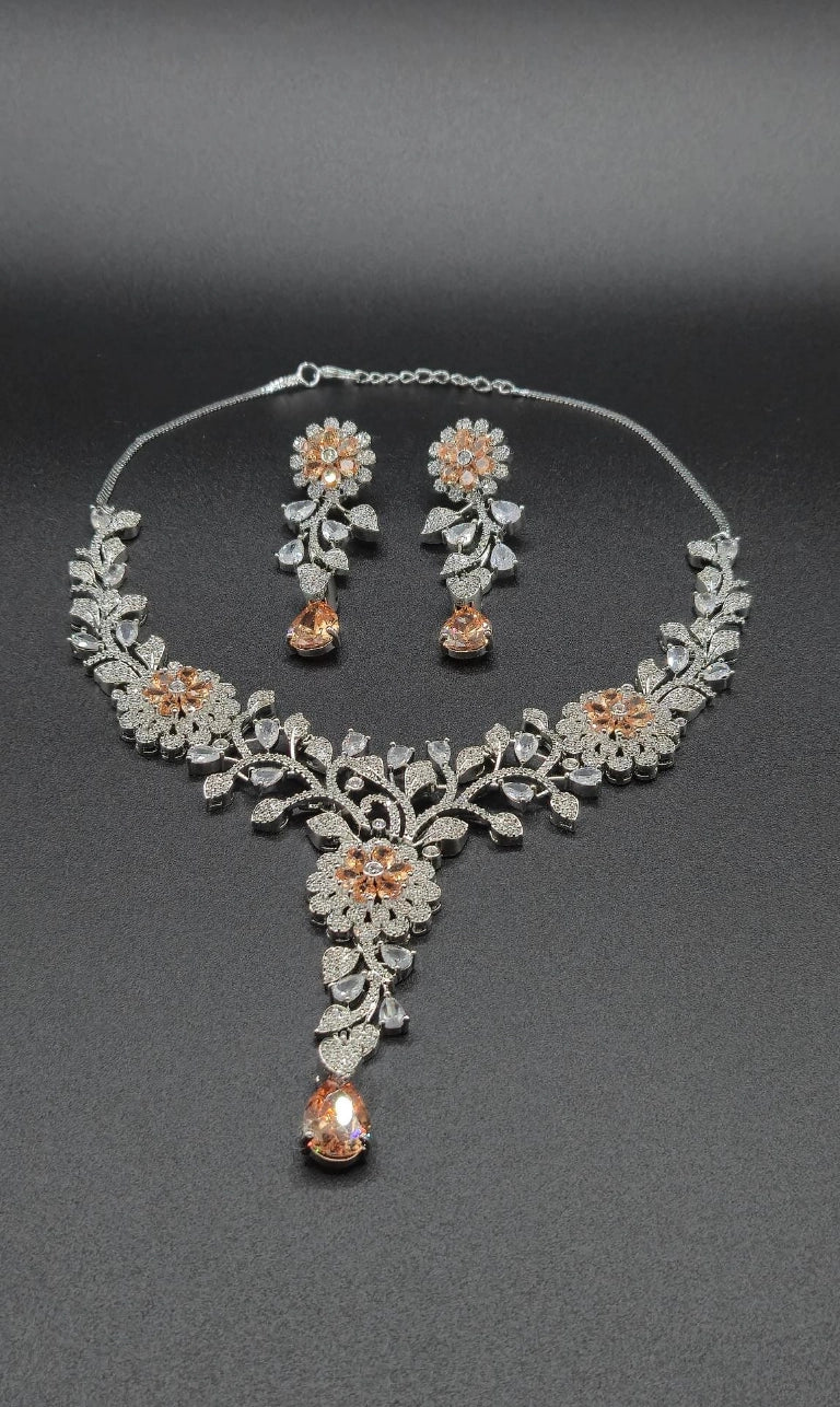 Elegantes Florales Zirkonia Schmuckset Damen – Halskette & Ohrringe für Hochzeit und besondere Anlässe