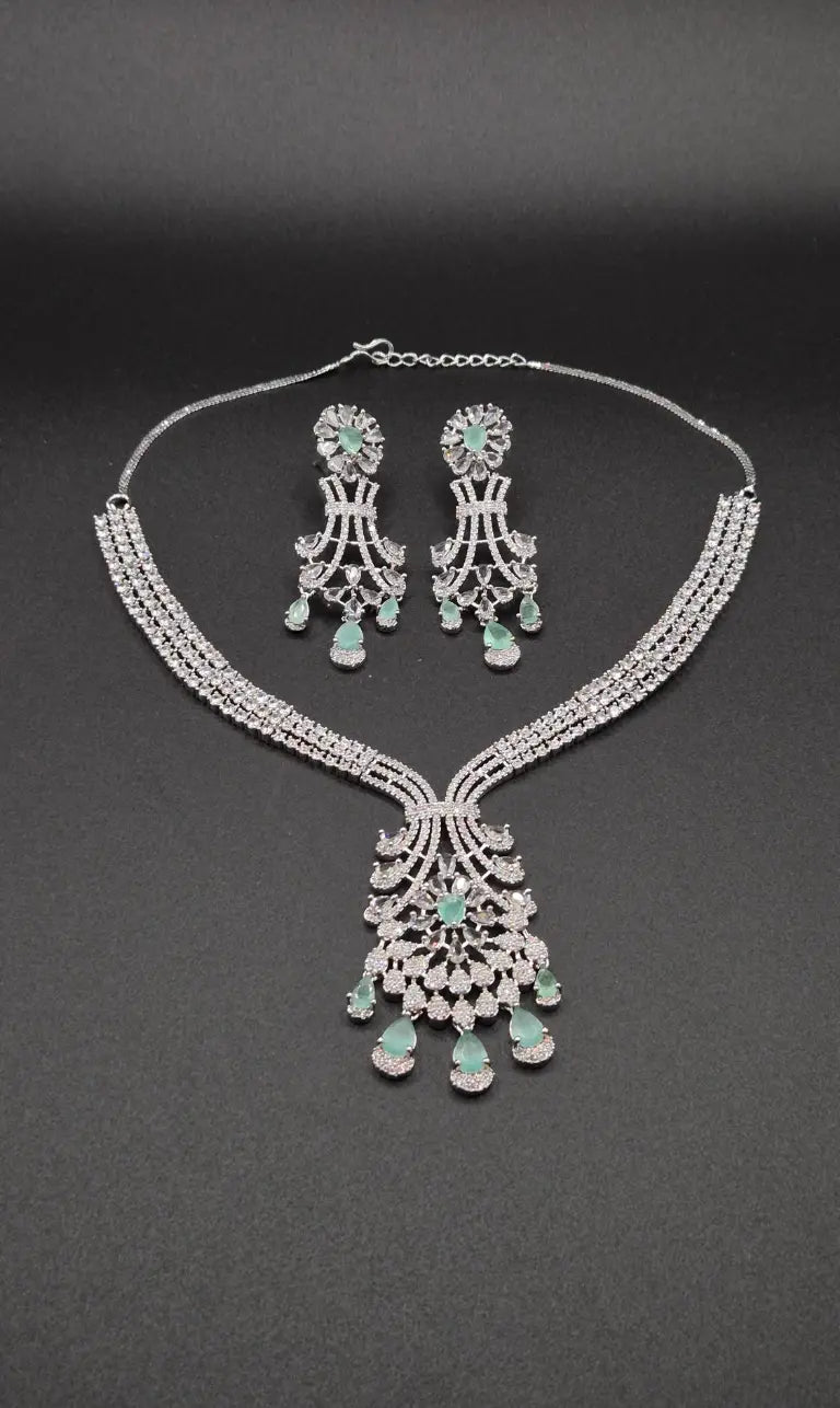 Luxuriöses Zirkonia Schmuckset Damen mit Kronen-Anhänger – Halskette & Ohrringe für Hochzeit und Gala