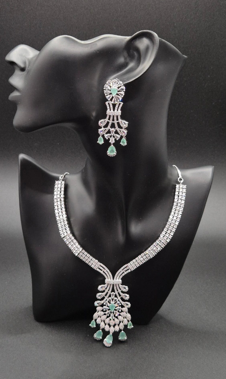Luxuriöses Zirkonia Schmuckset Damen mit Kronen-Anhänger – Halskette & Ohrringe für Hochzeit und Gala
