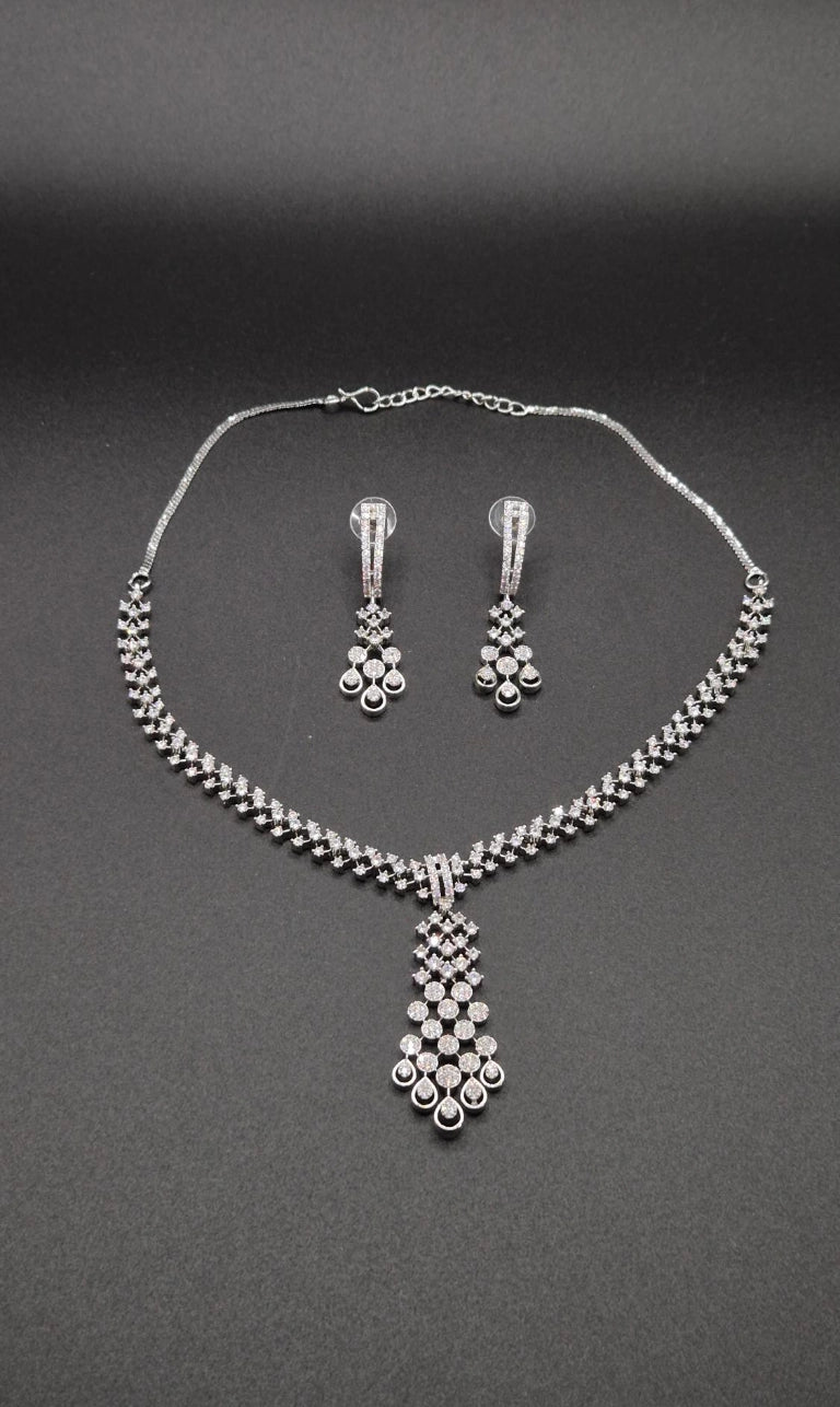 Elegantes Zirkonia Schmuckset Damen mit Kaskaden-Anhänger – Halskette & Ohrringe für Hochzeit und Abendmode