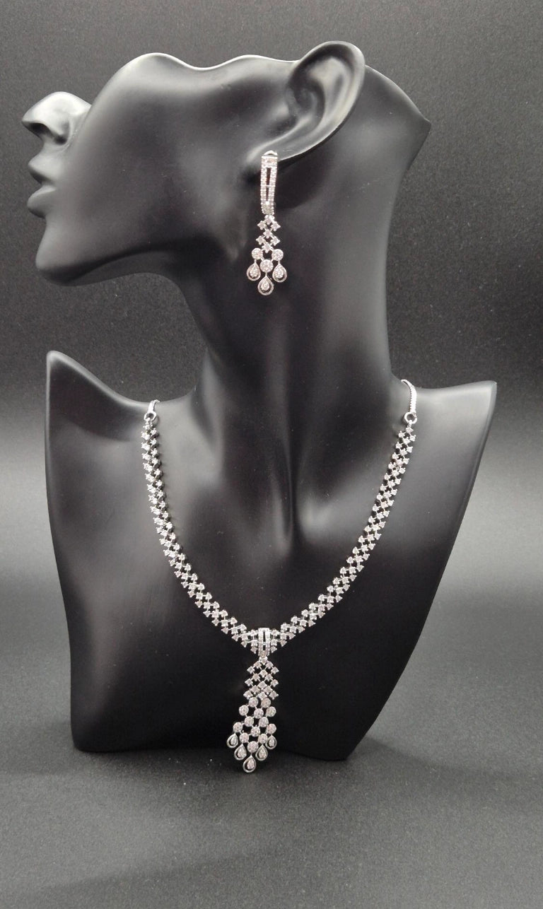 Elegantes Zirkonia Schmuckset Damen mit Kaskaden-Anhänger – Halskette & Ohrringe für Hochzeit und Abendmode