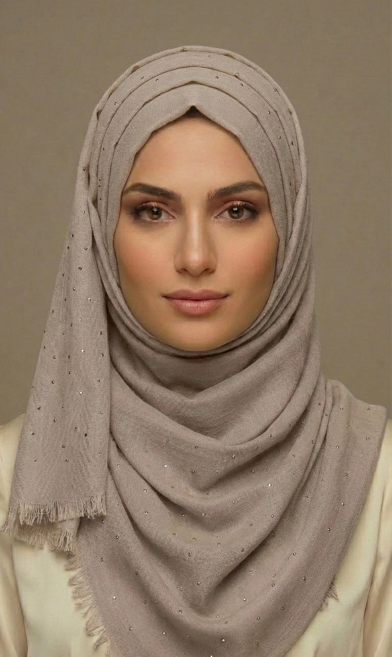 Eleganter Baumwoll-Hijab mit dezenten Strassdetails