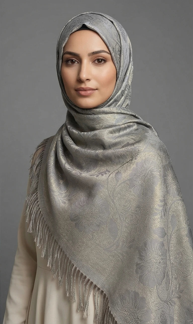 Hijab Schal in Blau mit floraler Musterung und Fransen – Eleganter Glänzender Kopftuch Schal (S07)