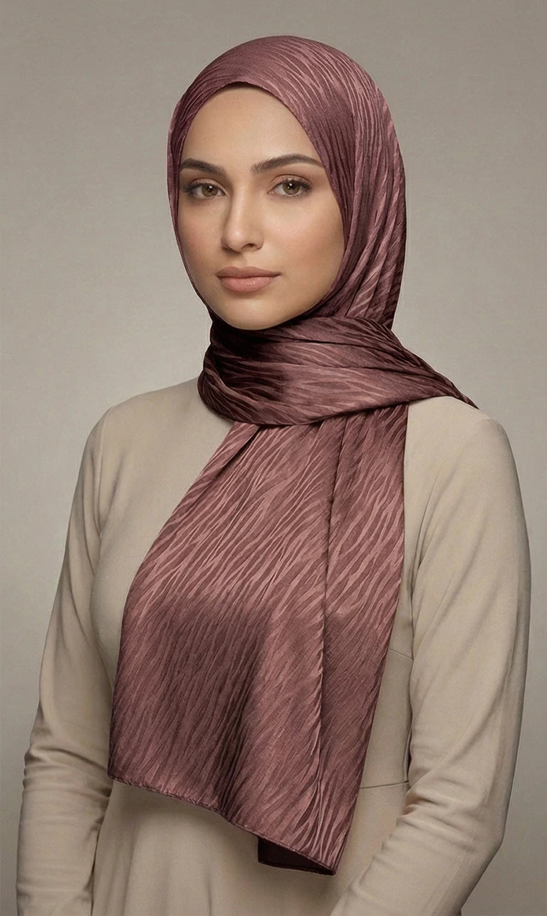 Hijab Schal in Goldbraun mit Wellenstruktur – Eleganter Leichter Kopftuch Schal (S09)