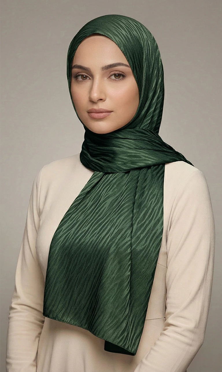 Hijab Schal in Goldbraun mit Wellenstruktur – Eleganter Leichter Kopftuch Schal (S09)