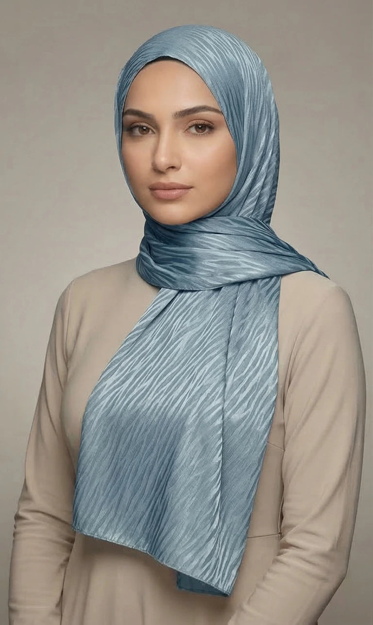 Hijab Schal in Goldbraun mit Wellenstruktur – Eleganter Leichter Kopftuch Schal (S09)