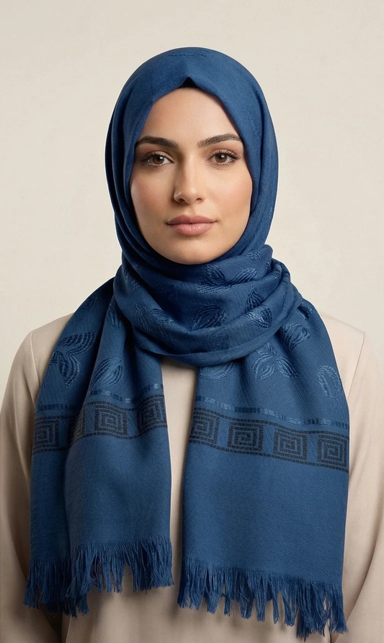 Hijab Schal in Braun mit Blattmuster und geometrischem Rand – Eleganter Kopftuch Schal mit Fransen (S10)