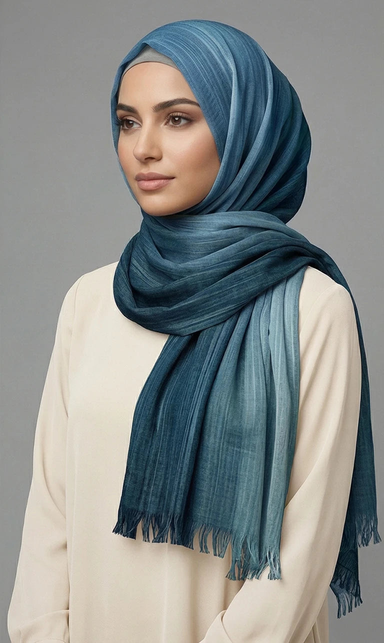 Hijab Schal mit Farbverlauf Grau–Marineblau und Fransen – Eleganter Leichter Kopftuch Schal (S11)
