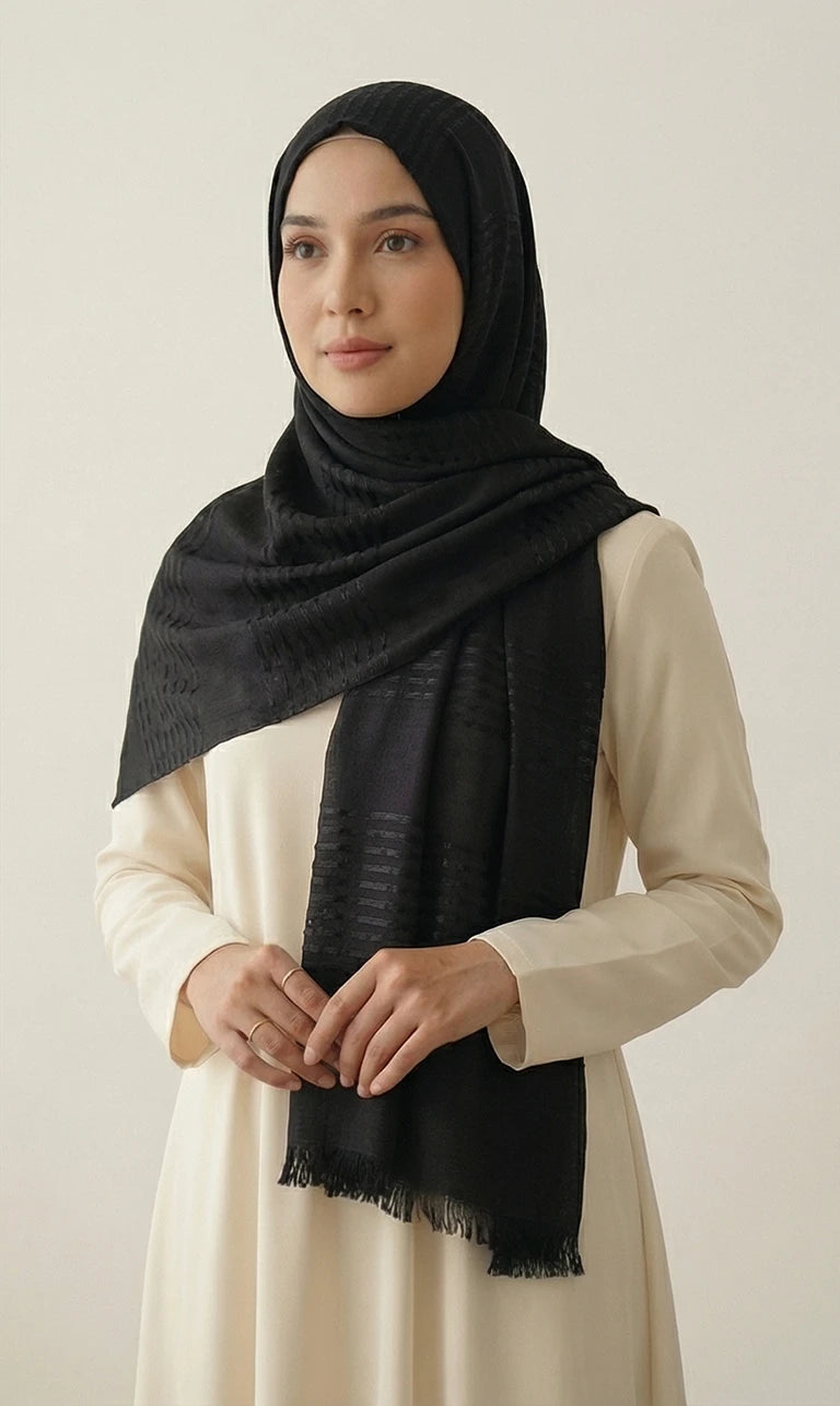 Hijab Schal in Pfirsich mit Streifenstruktur und Fransen – Eleganter Leichter Kopftuch Schal (S15)