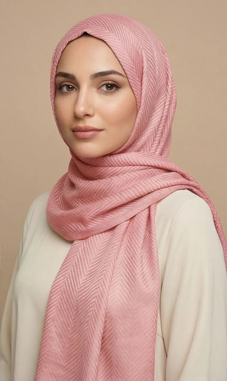 Hijab Schal in Rosa mit Fischgrätenmuster – Eleganter Texturierter Kopftuch Schal (S17)