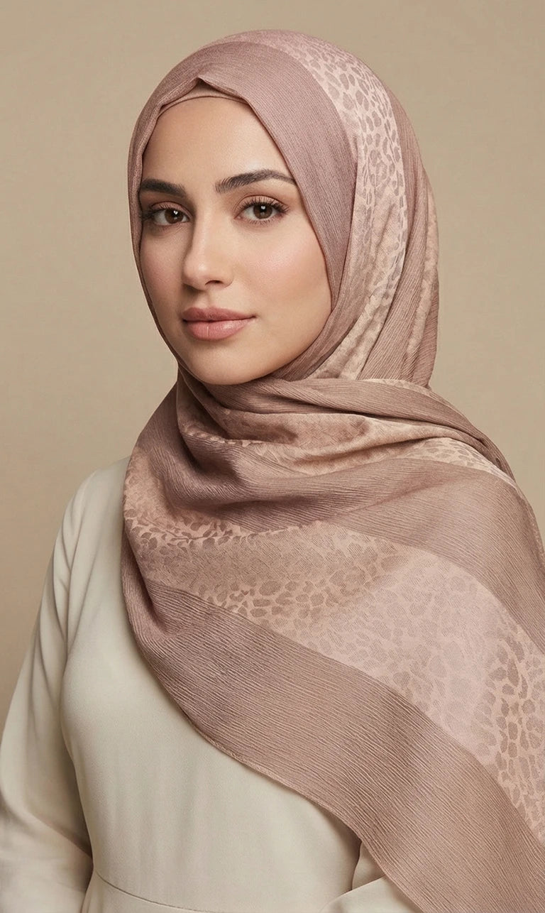 Hijab Schal in Braun-Gold mit Leopardenmuster – Eleganter Gestreifter Kopftuch Schal (S18)