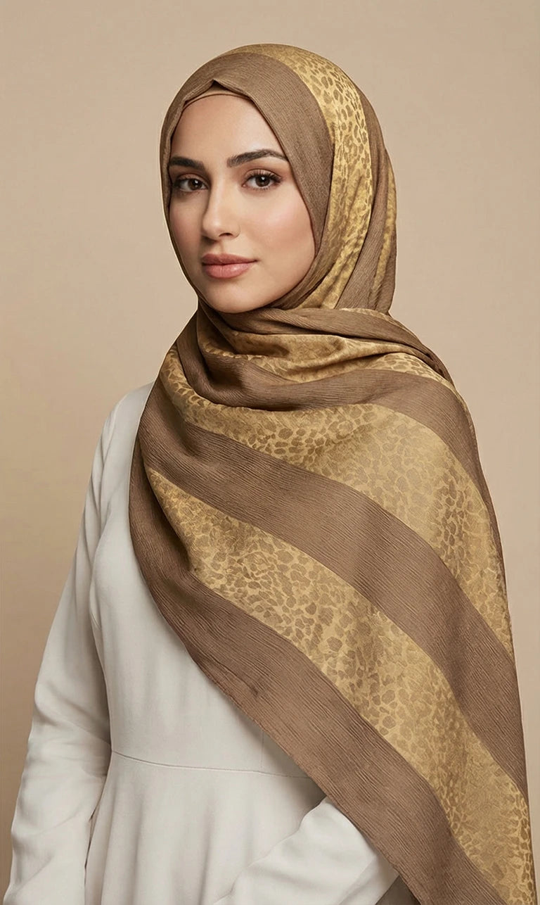 Hijab Schal in Braun-Gold mit Leopardenmuster – Eleganter Gestreifter Kopftuch Schal (S18)