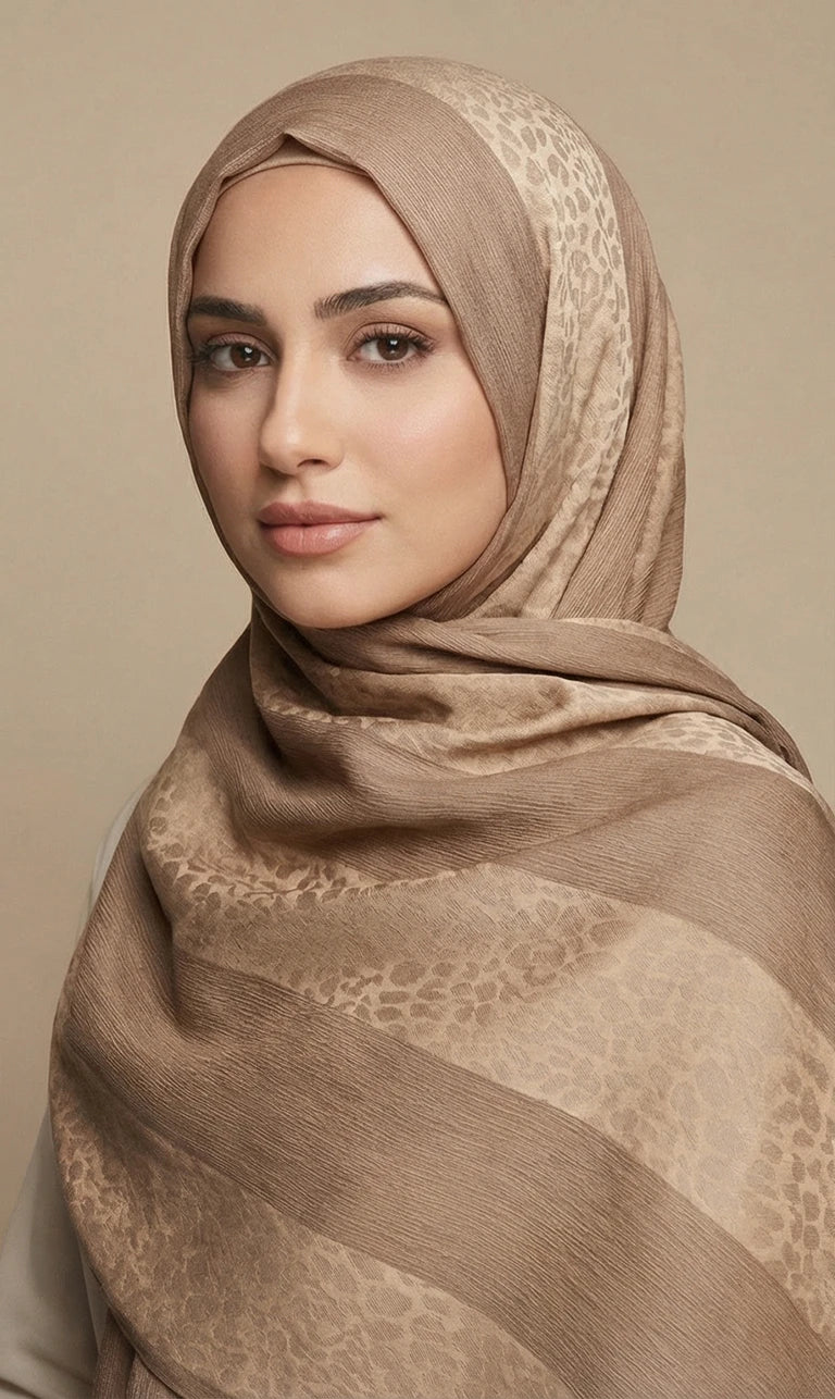 Hijab Schal in Braun-Gold mit Leopardenmuster – Eleganter Gestreifter Kopftuch Schal (S18)