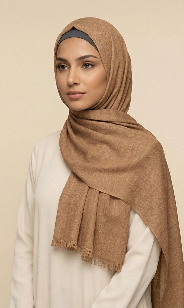 Hijab Schal in Dunkelgrau mit Struktur und Fransen – Eleganter Kopftuch Schal (S19)