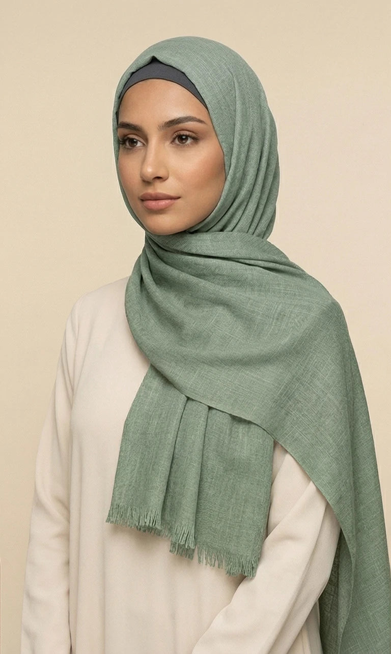 Hijab Schal in Dunkelgrau mit Struktur und Fransen – Eleganter Kopftuch Schal (S19)
