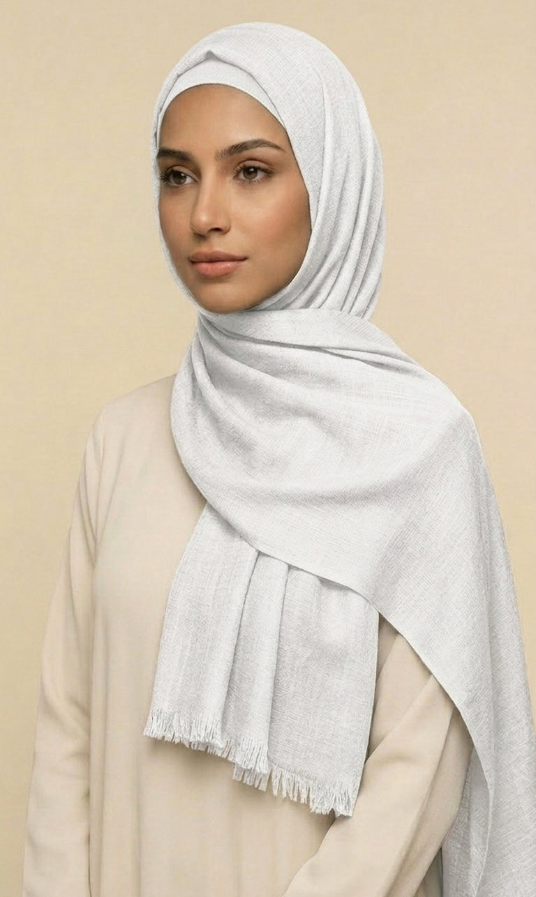 Hijab Schal in Dunkelgrau mit Struktur und Fransen – Eleganter Kopftuch Schal (S19)