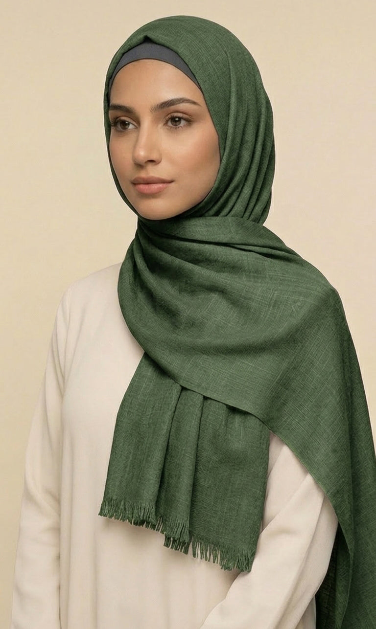 Hijab Schal in Dunkelgrau mit Struktur und Fransen – Eleganter Kopftuch Schal (S19)