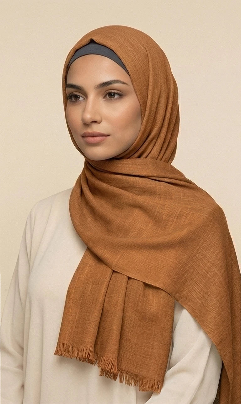 Hijab Schal in Dunkelgrau mit Struktur und Fransen – Eleganter Kopftuch Schal (S19)